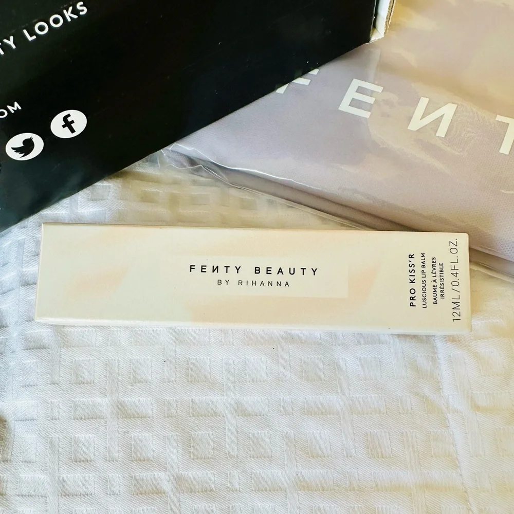 Fenty Beauty Hint-Hint - UNIVERSAL INVISIPINK SHEEN PRO KISS'R LUSCIOUS LIP BALM
